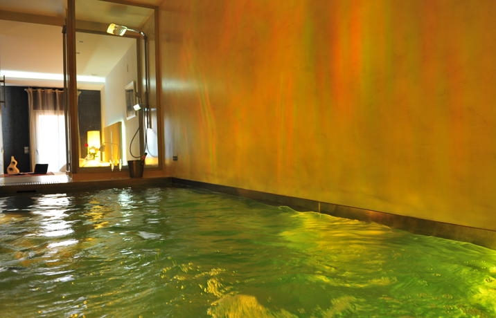 piscina de la suites del Gaudint Barcelona Suites