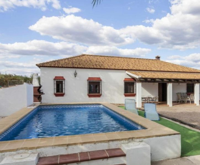 Foto de villa with 4 bedrooms in cordova tomada desde la zona de la piscina