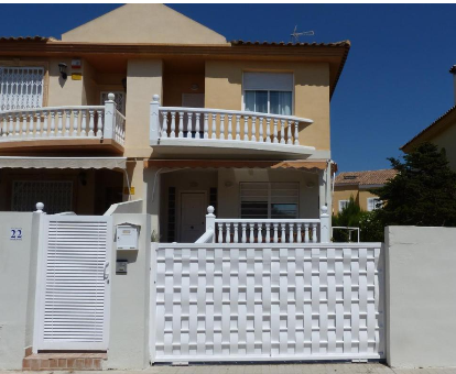 Foto de la entrada principal a villa adosado calle mar cantabrico