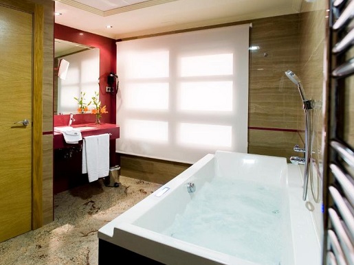 Foto de la Suite Junior rectangular ideal para dos personas que se quieran relajar en el Hotel El Churra de Murcia.
