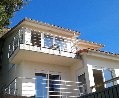 Foto de Cozy Holiday in Oleiros donde se pueden ver sus balcones