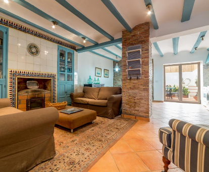 Foto de Villa Casa azul donde se observa su sala de estar y salida hacia el exterior