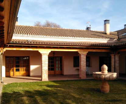Foto de la entrada a Villa casas Olmo