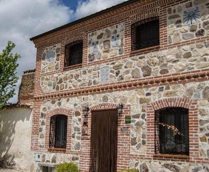 Foto de la entrada a villa casa rural Duquesa de la Conquista de Avila