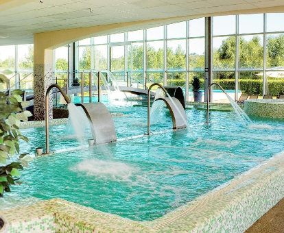 Foto de la piscina cubierta de hidroterapia